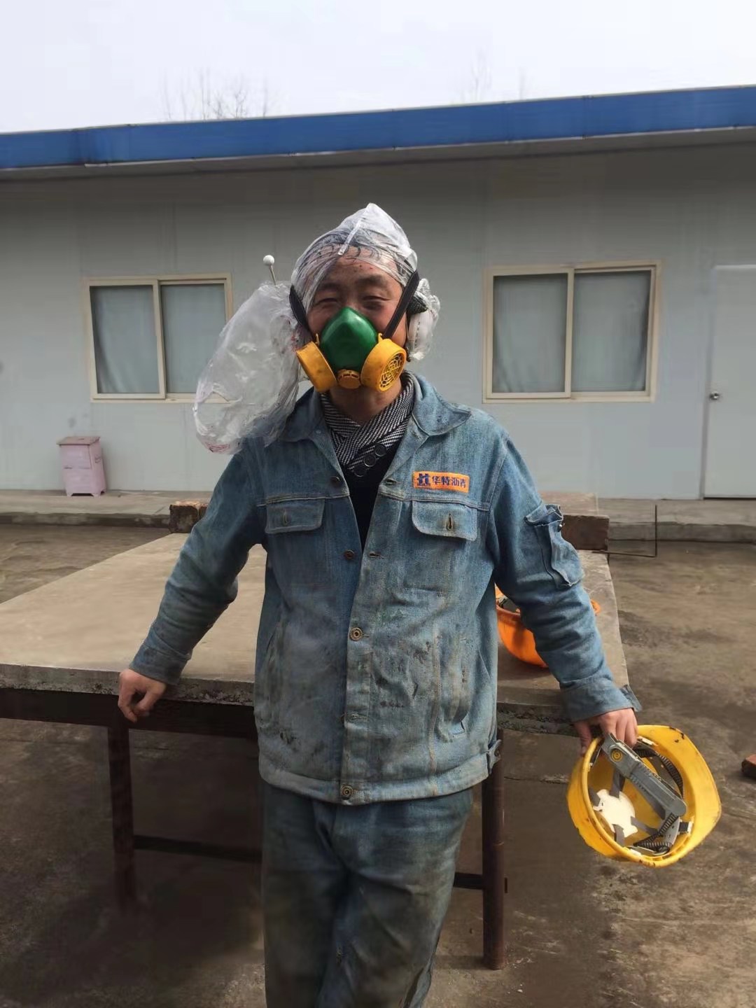 2. 蒙勃單人照2.jpg